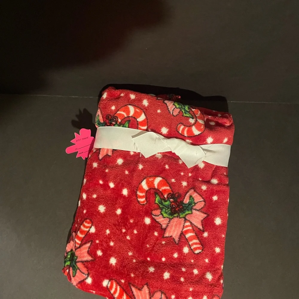 Betsey Johnson Christmas hand towels, NWT